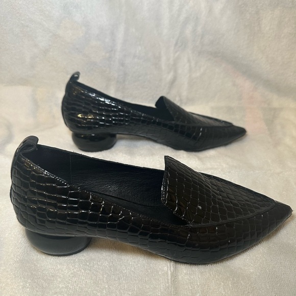 Jeffrey Campbell Black Croc-Embossed Pointed Toe Loafer Flats - Picture 4 of 5